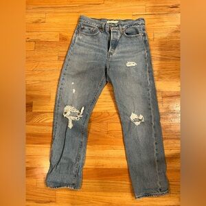Levi’s Women’s Light Wash Wedgie Straight with Distressing Size 28